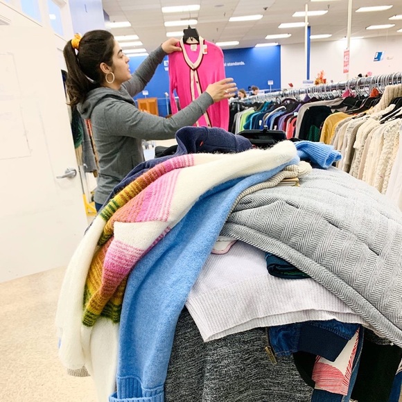 Meet the Posher, Lauren π Poshmark Ambassador, Style & Wardrobe Consultant πΈπ - Picture 4 of 16